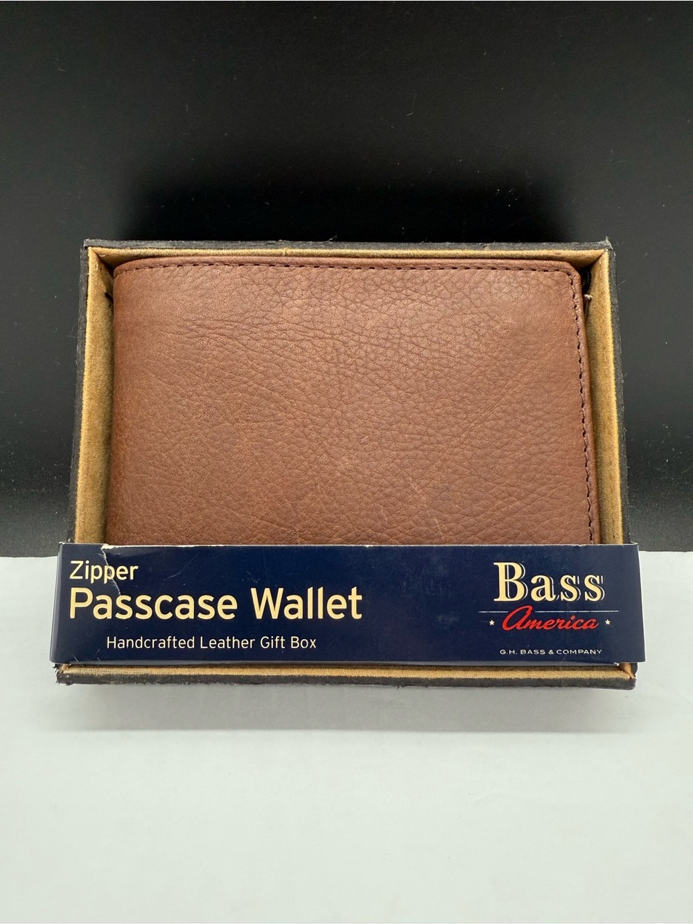 Bass Brown Leather Zipper Passcase Wallet